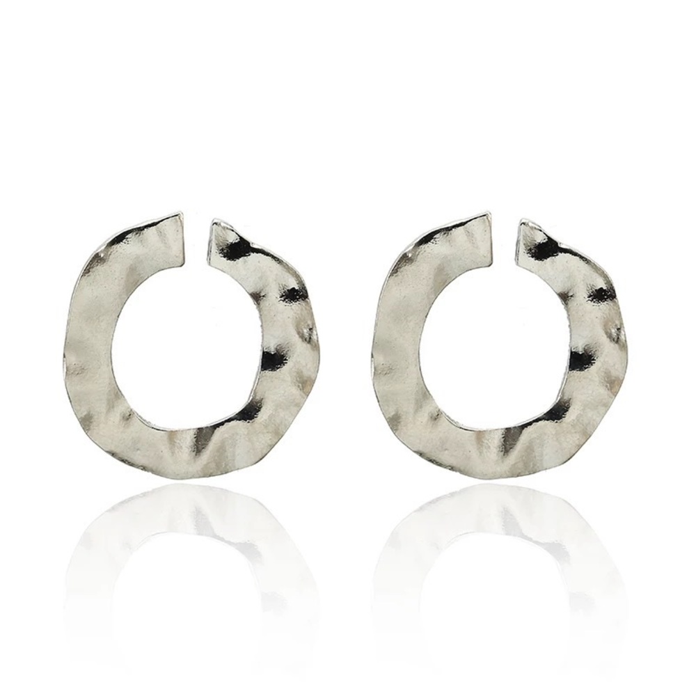 minimalist modern irregular circle earrings
🎁